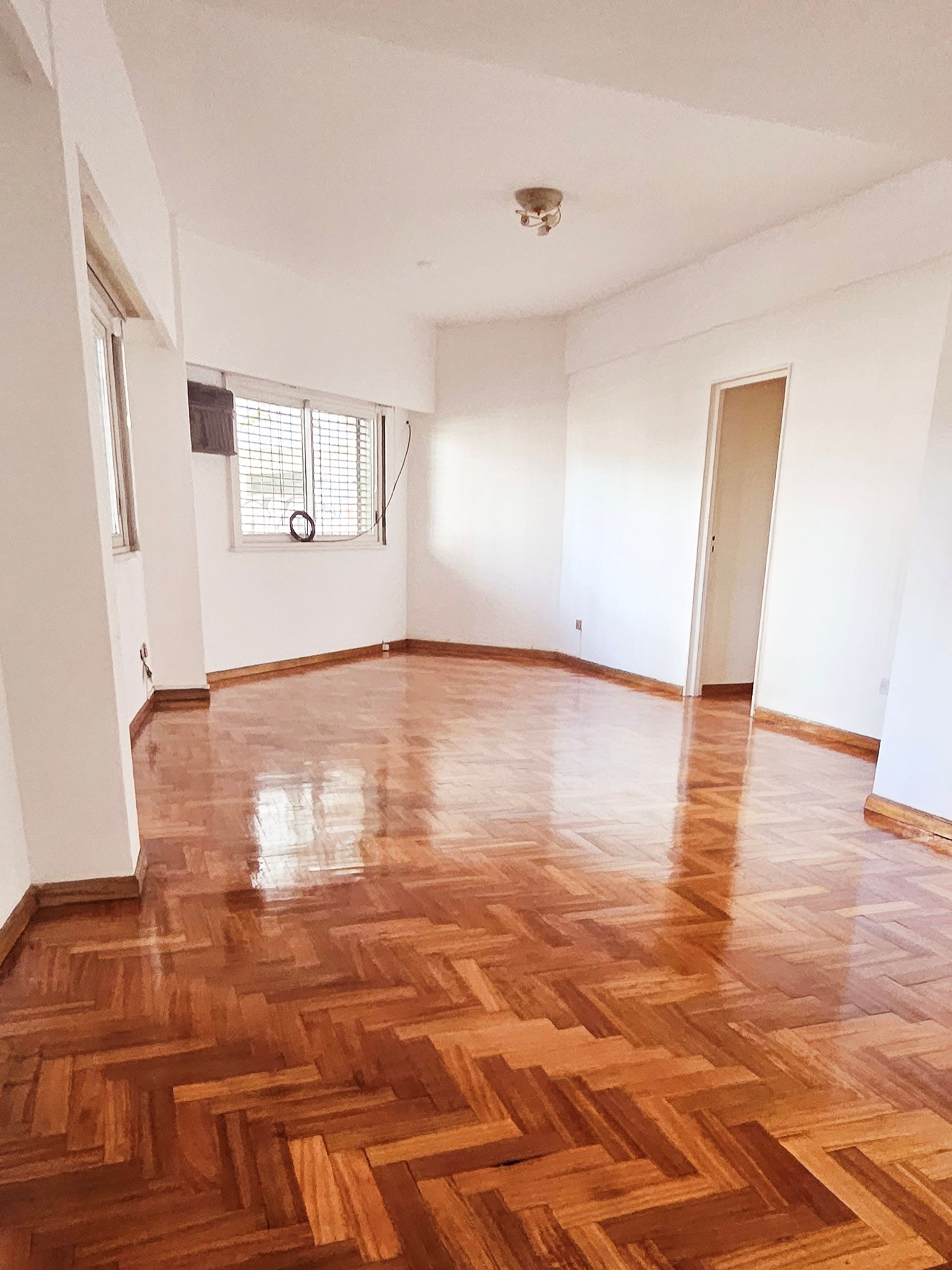 VENTA 4 amb. PB Olivos.