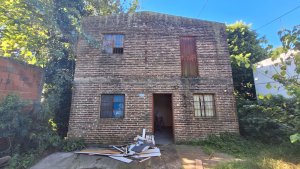 House for Renovation in R. de Milberg, 370 meters Lot