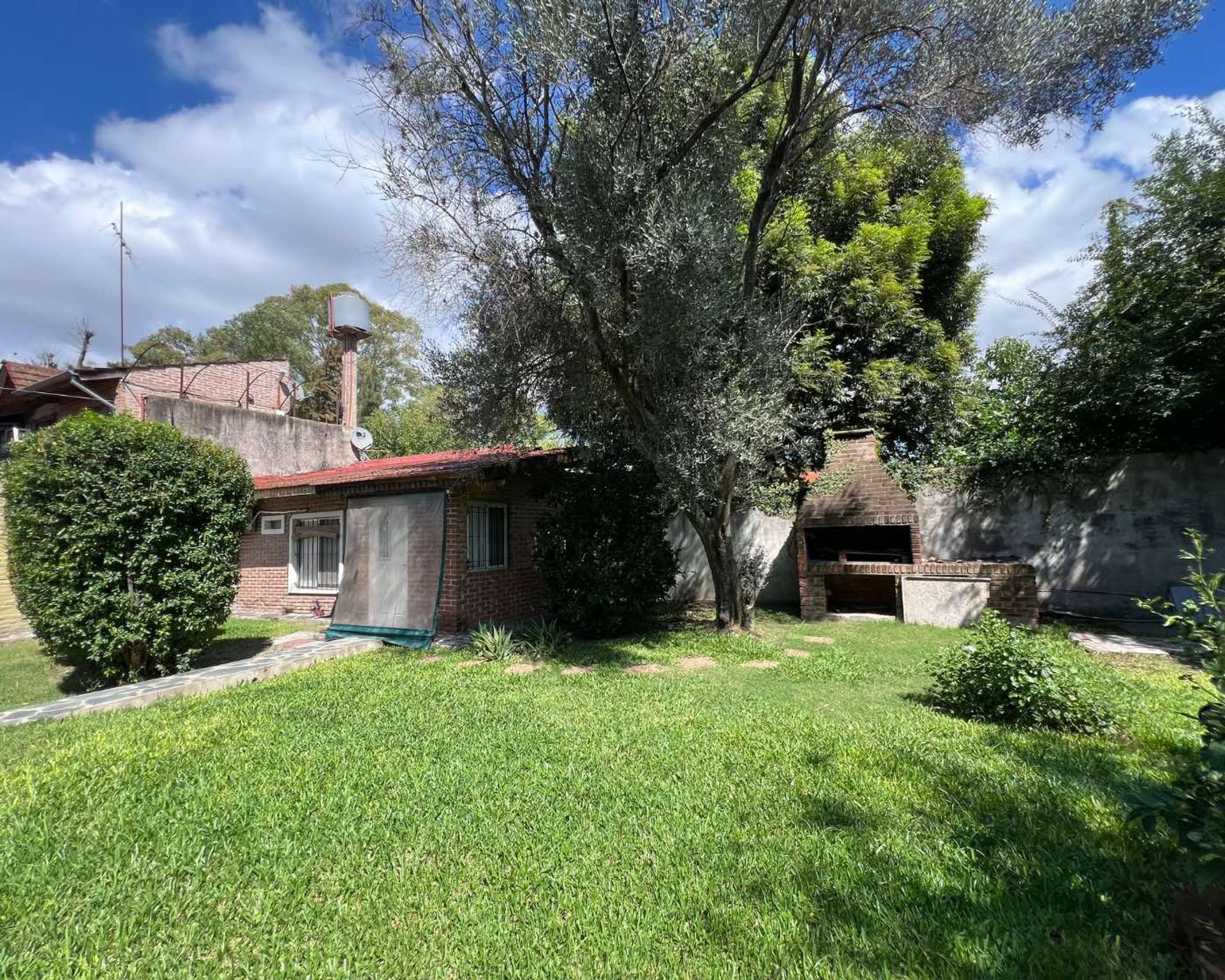 Casa venta Benavidez c/ pileta + depto lote 638 m2