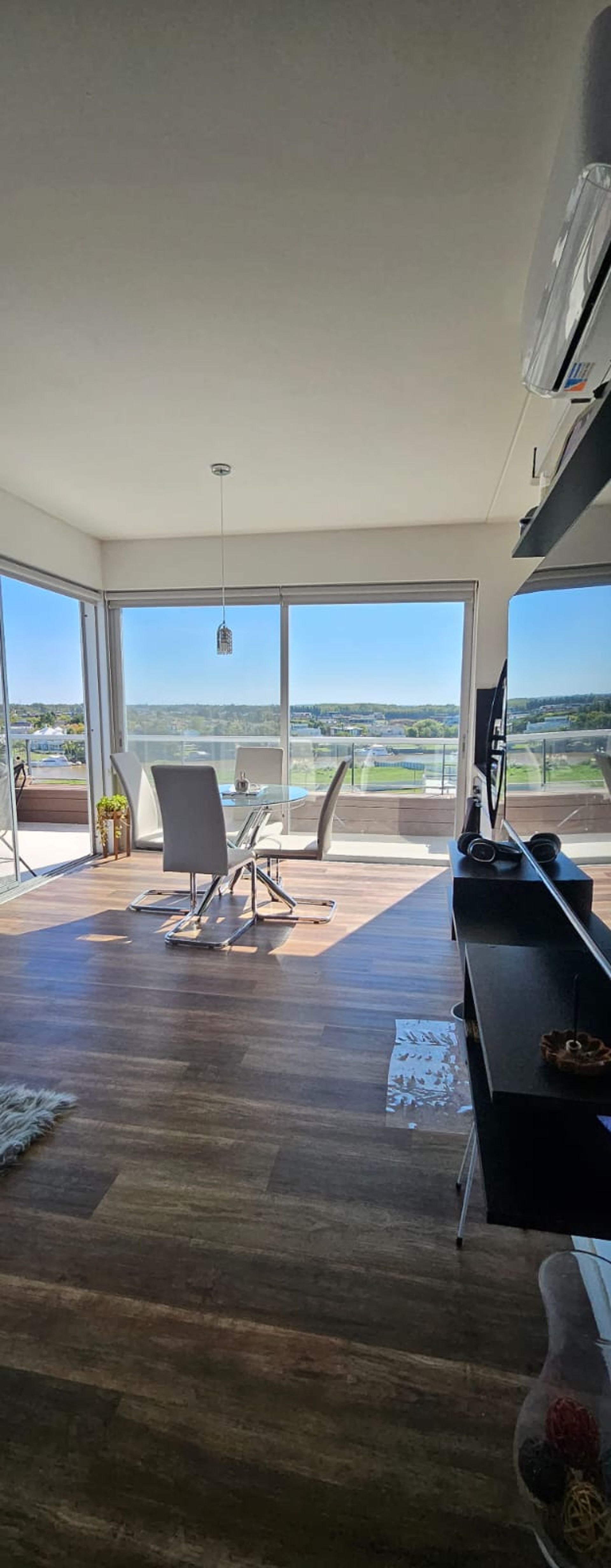 Venta 2 Amb Con Terraza Al Rio/Cochera/Baulera