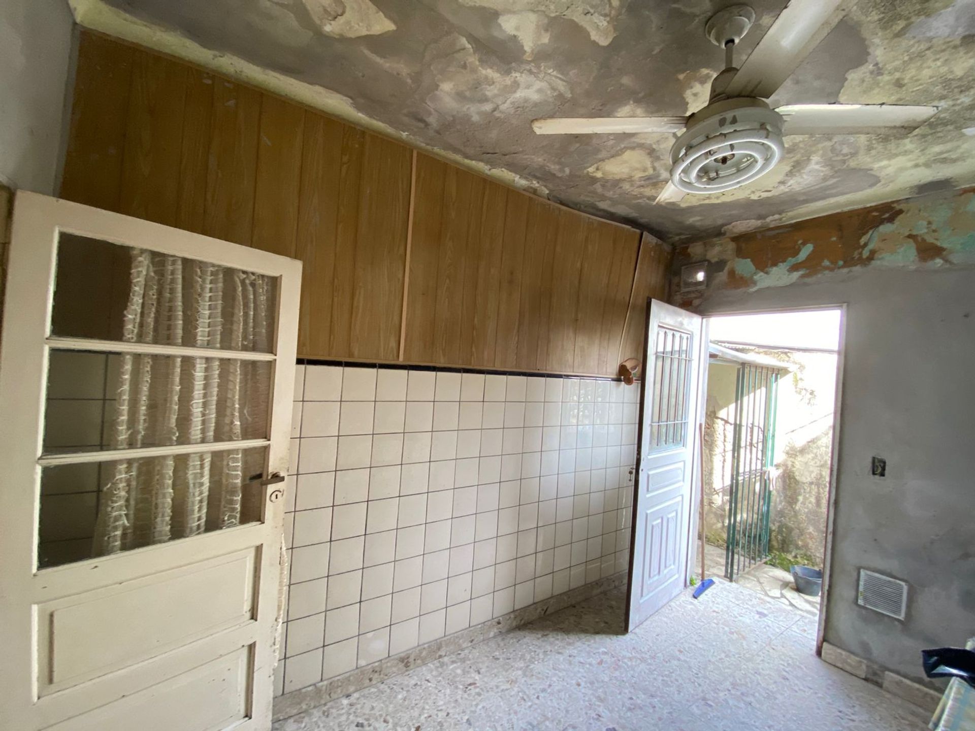 casa 3 ambientes con terraza a refaccionar