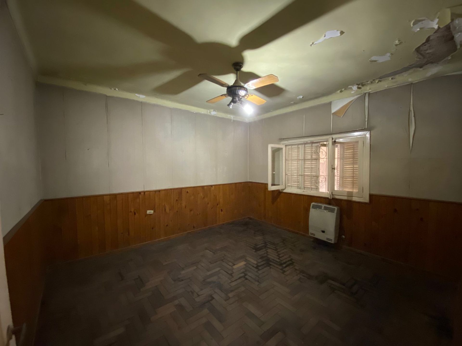 casa 3 ambientes con terraza a refaccionar