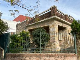 3-room house with terrace to be renovated