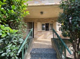 3-room house with terrace to be renovated
