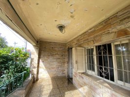 3-room house with terrace to be renovated