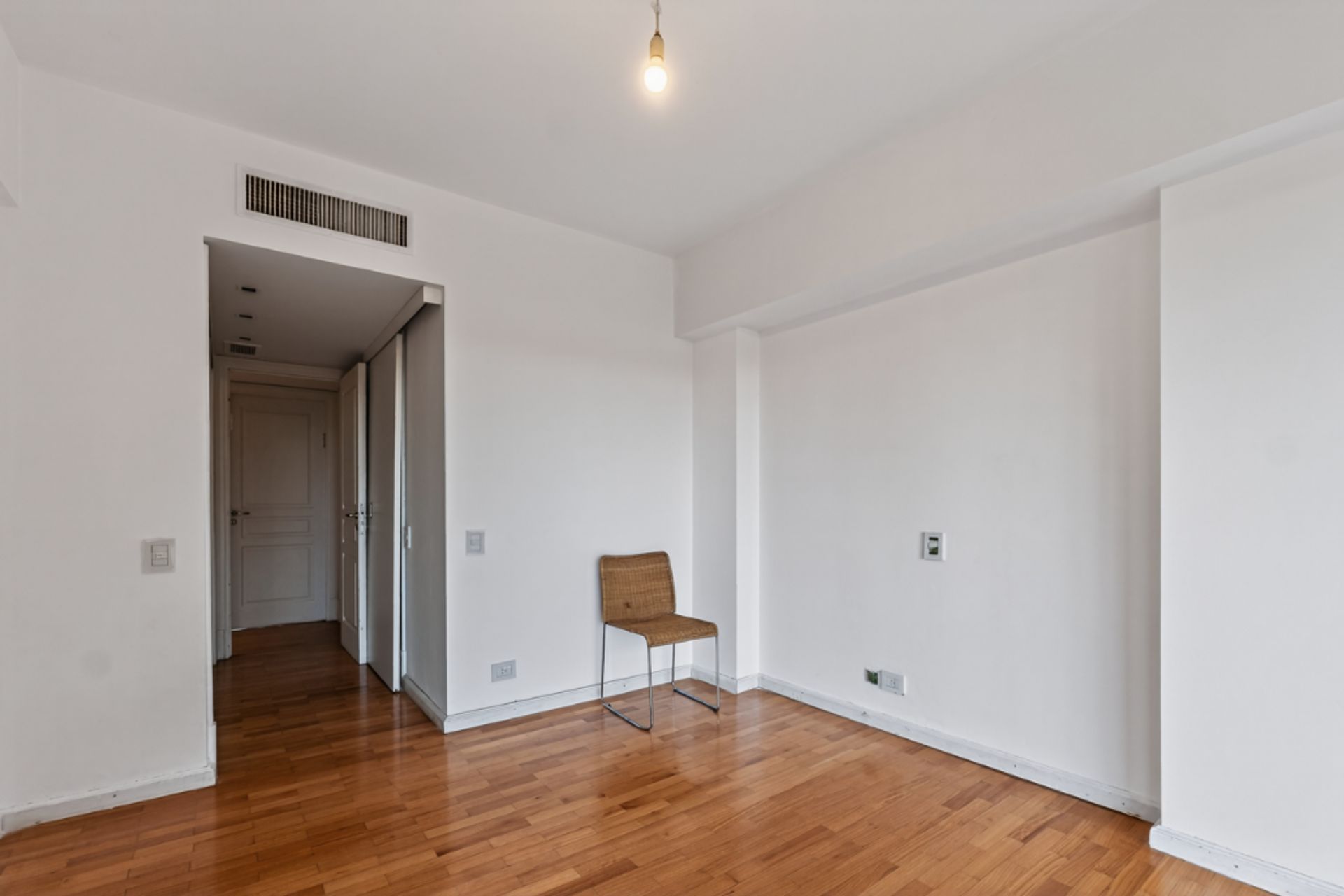 Depto 5 ambientes en Venta en La Lucila c/ pileta