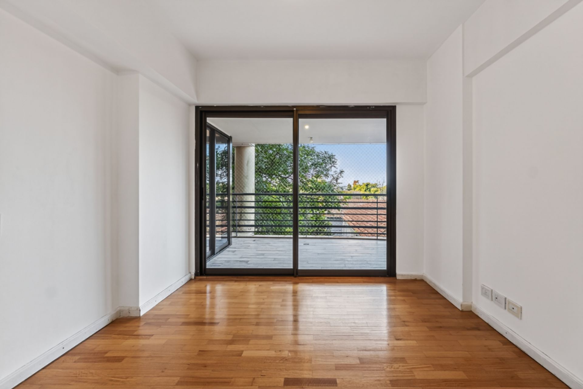 Depto 5 ambientes en Venta en La Lucila c/ pileta