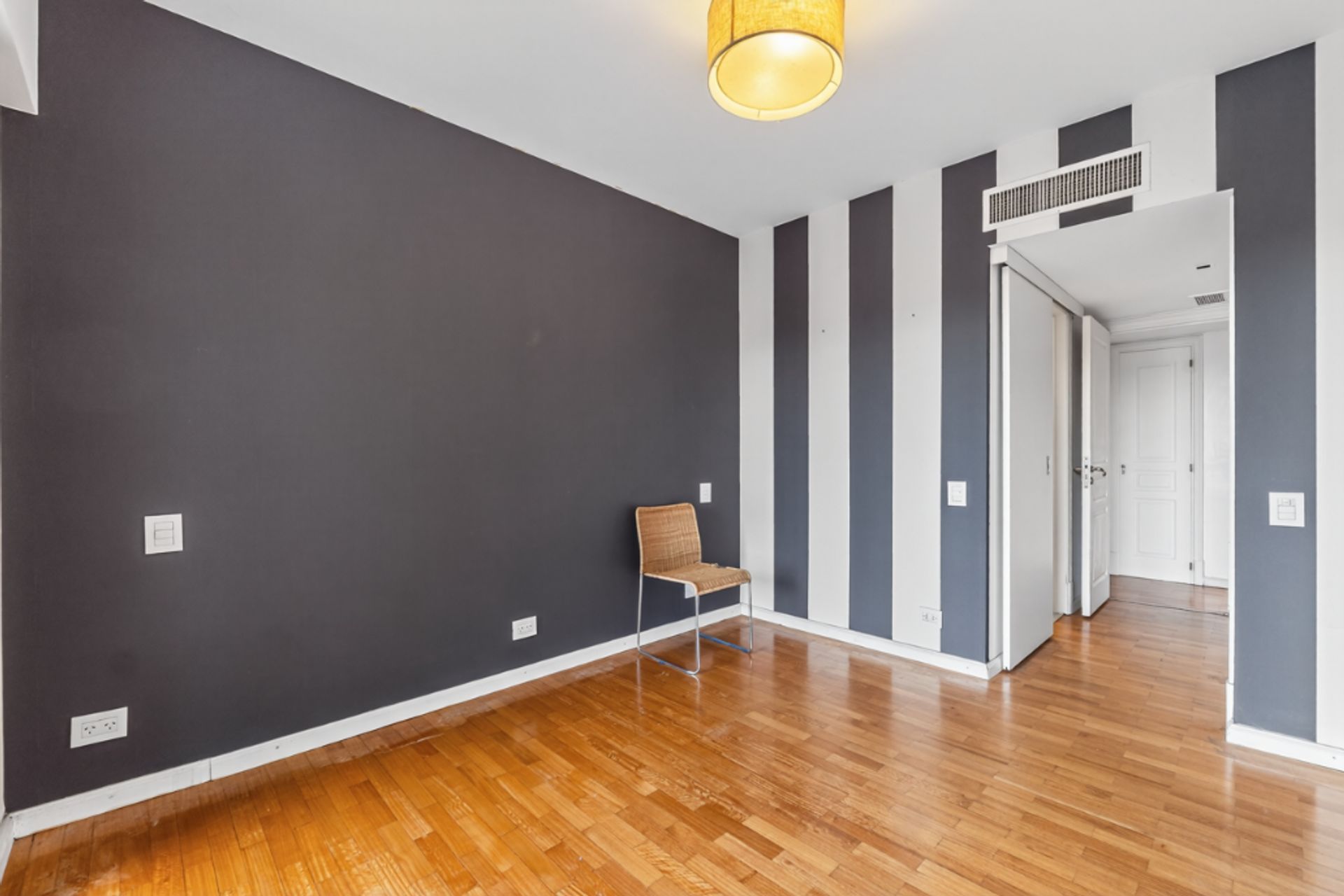 Depto 5 ambientes en Venta en La Lucila c/ pileta
