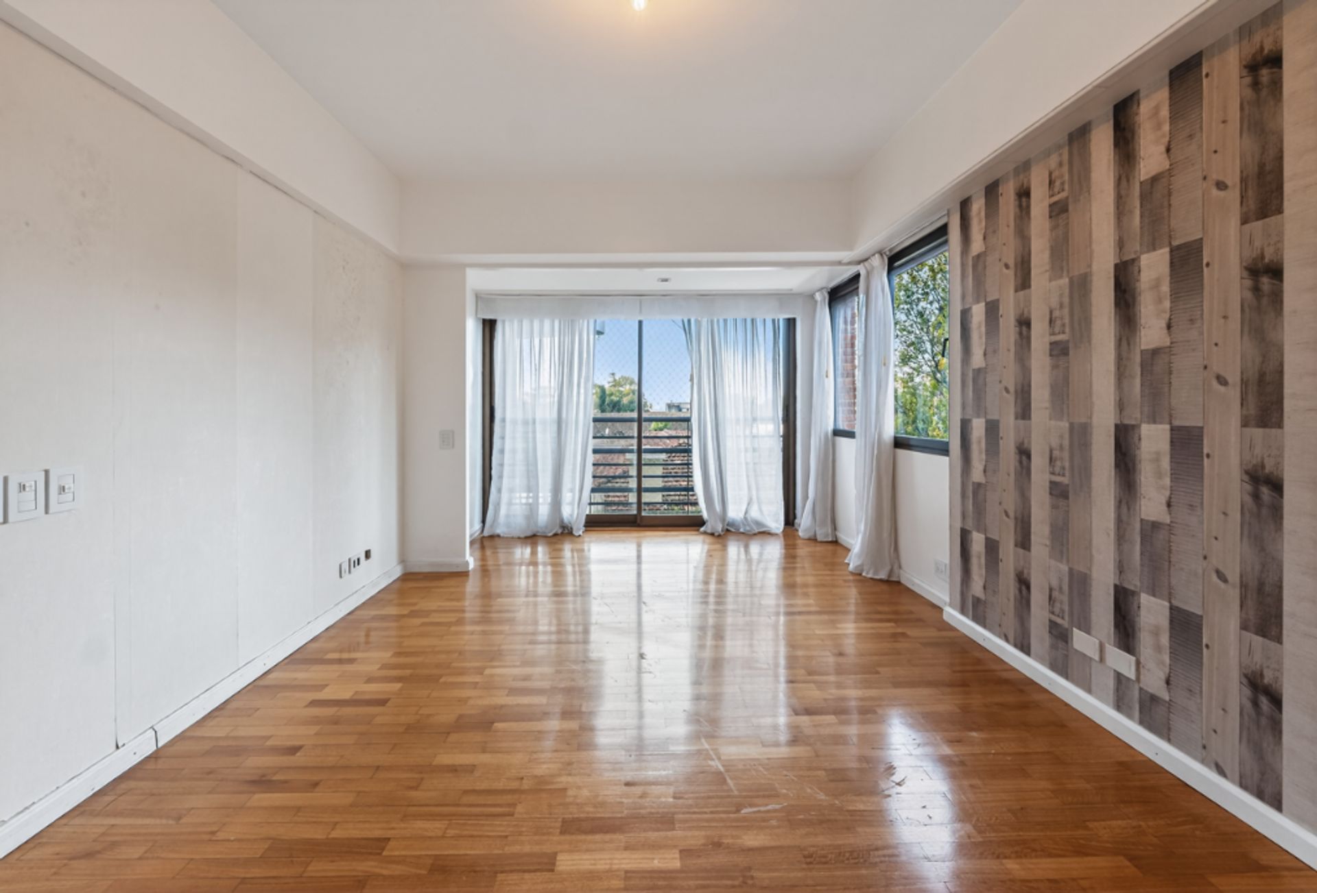 Depto 5 ambientes en Venta en La Lucila c/ pileta
