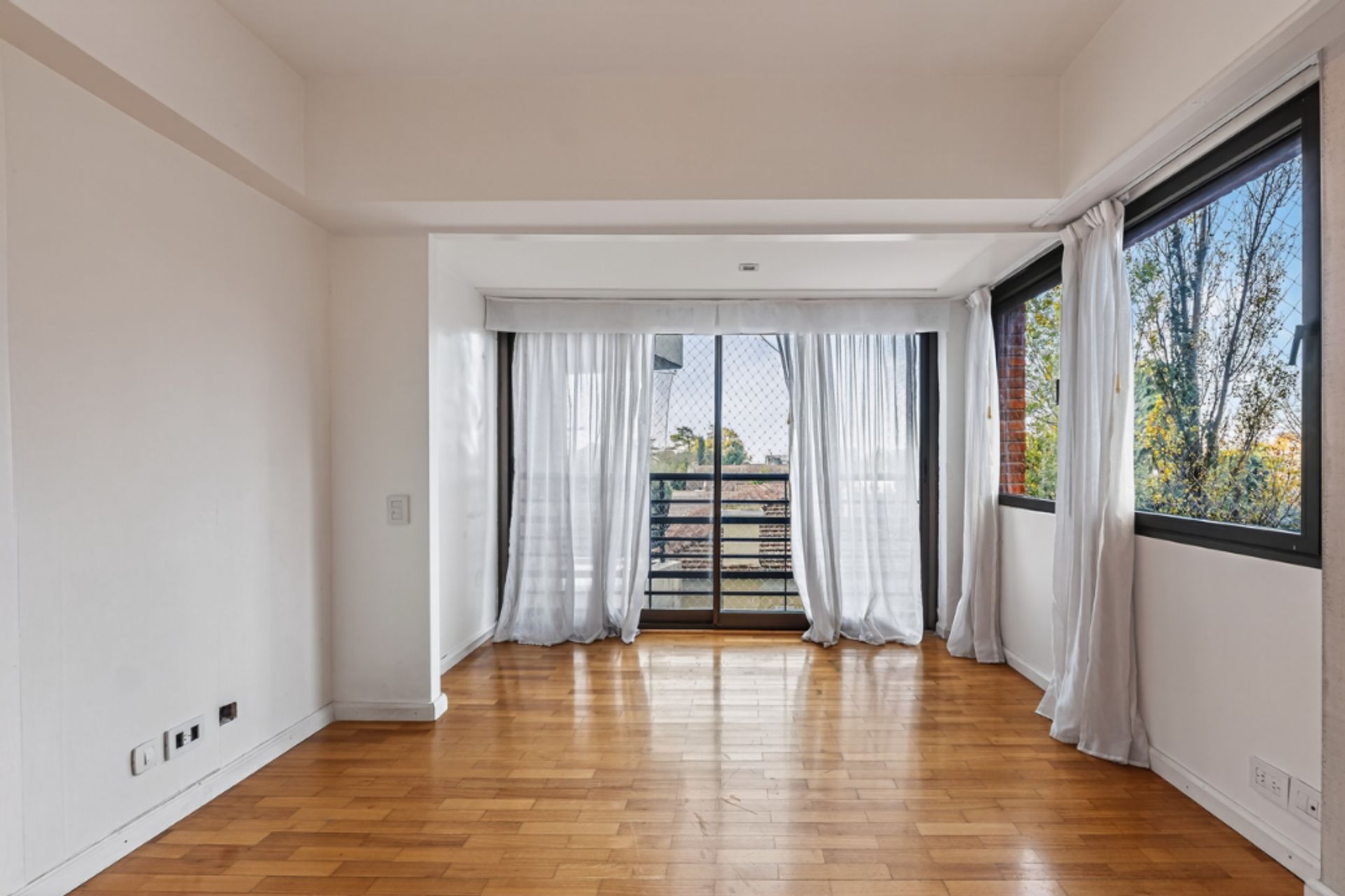 Depto 5 ambientes en Venta en La Lucila c/ pileta
