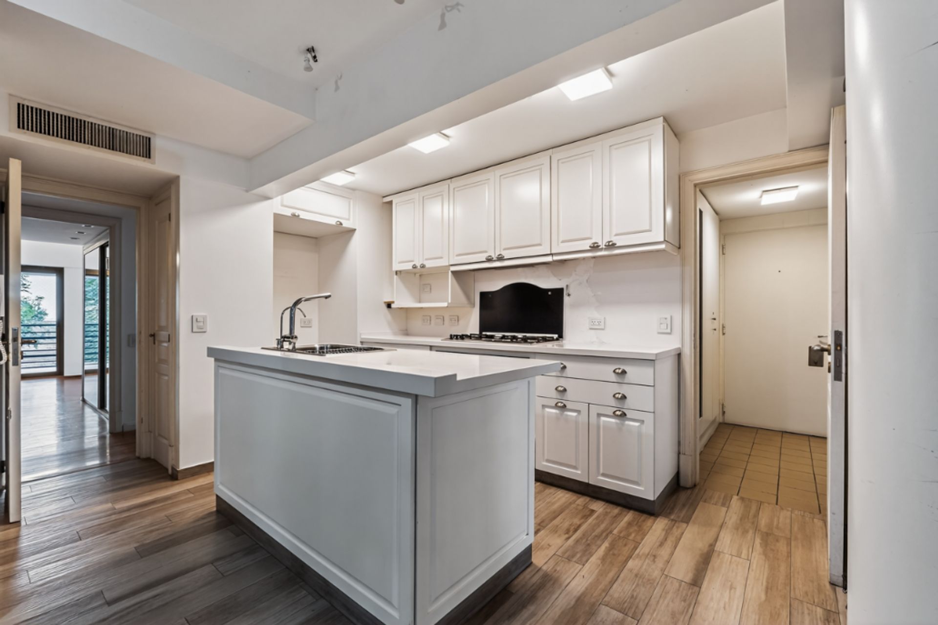 Depto 5 ambientes en Venta en La Lucila c/ pileta