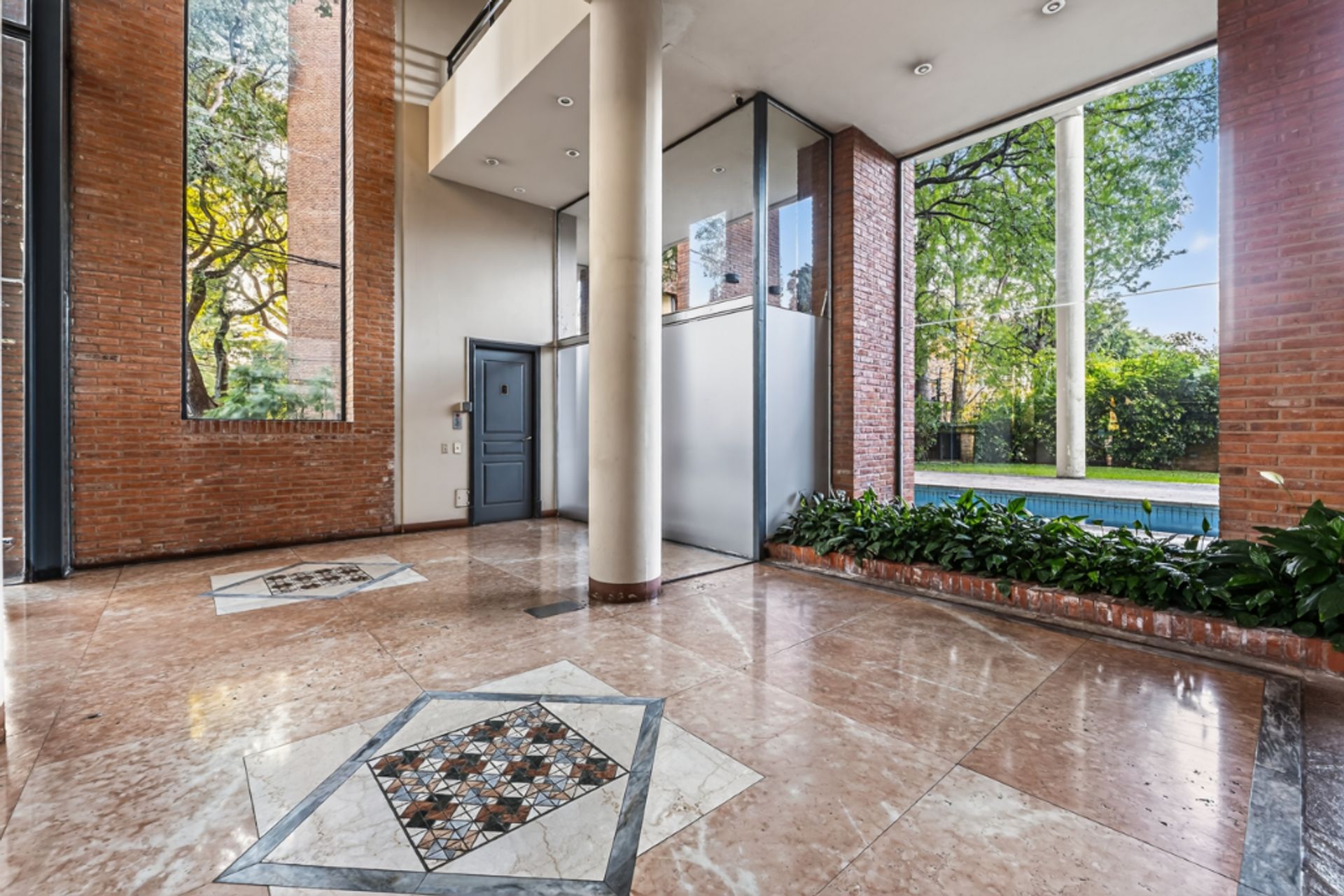 Depto 5 ambientes en Venta en La Lucila c/ pileta