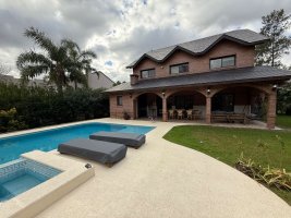 3-story house for sale, La Isla Nordelta by the lake