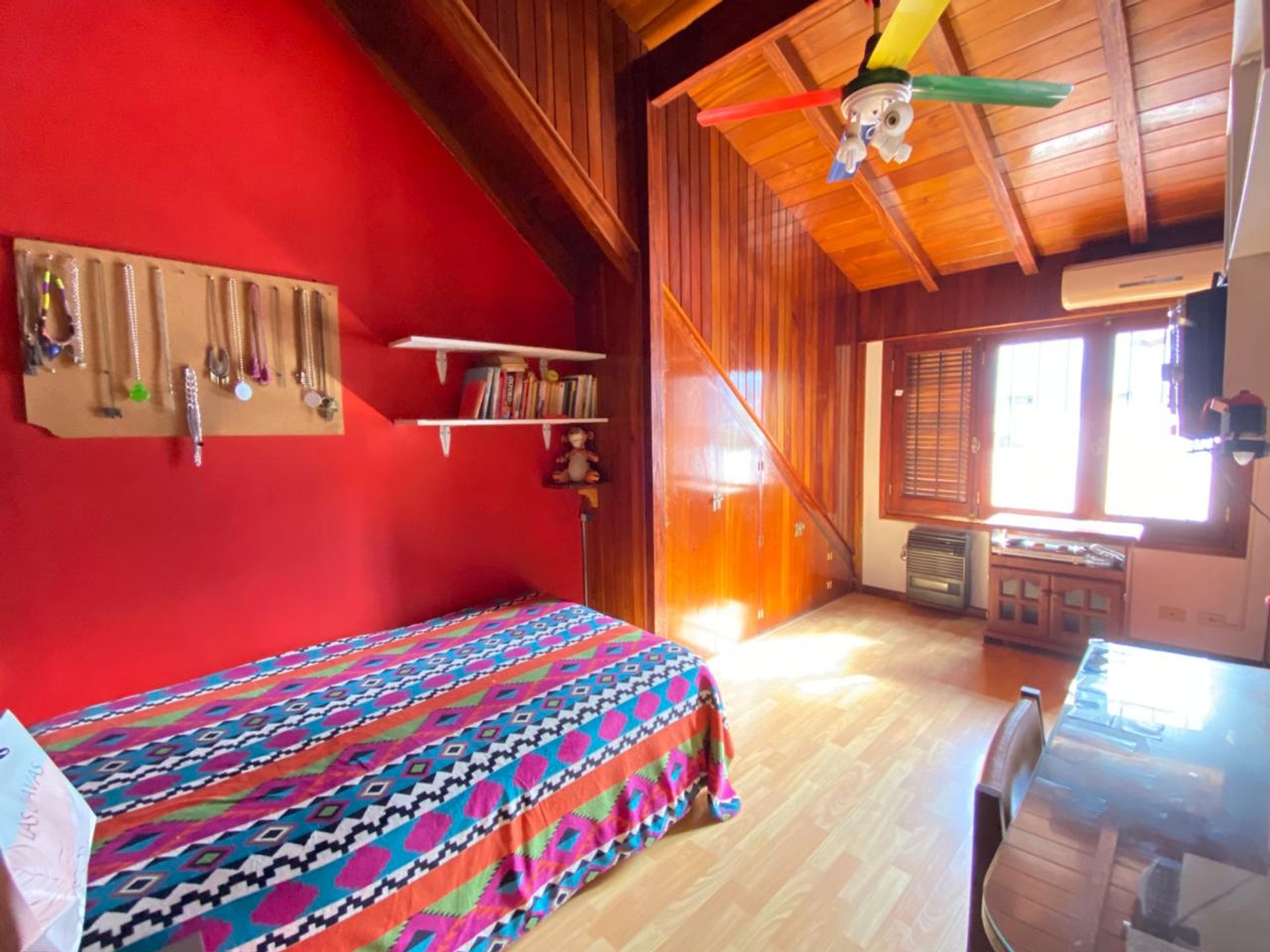 CASA Venta Victoria C/patio cocheras hab en suite