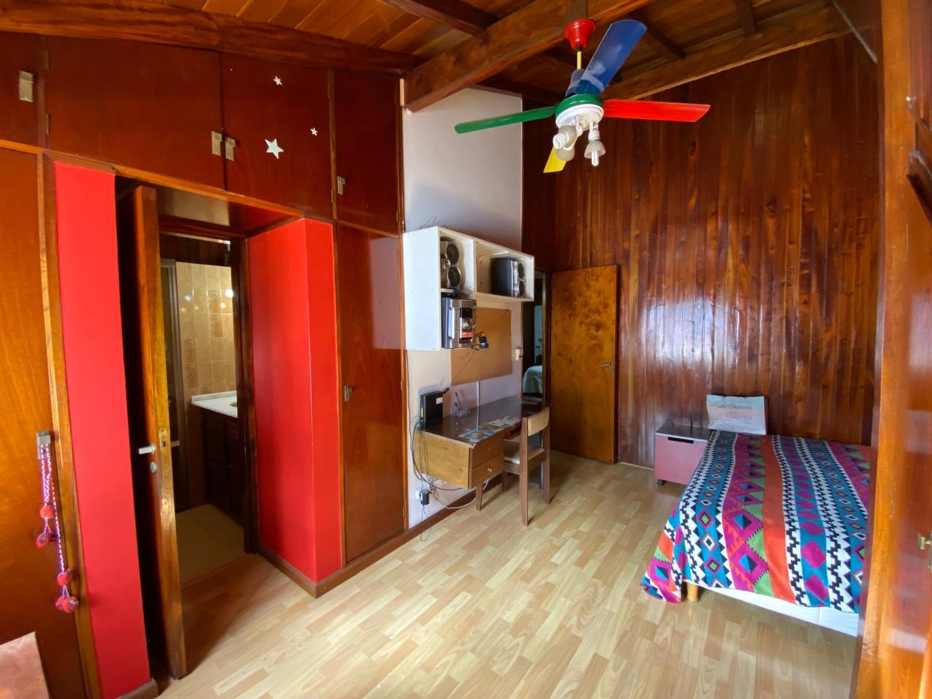 CASA Venta Victoria C/patio cocheras hab en suite