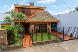 CASA Venta Victoria C/patio cocheras hab en suite