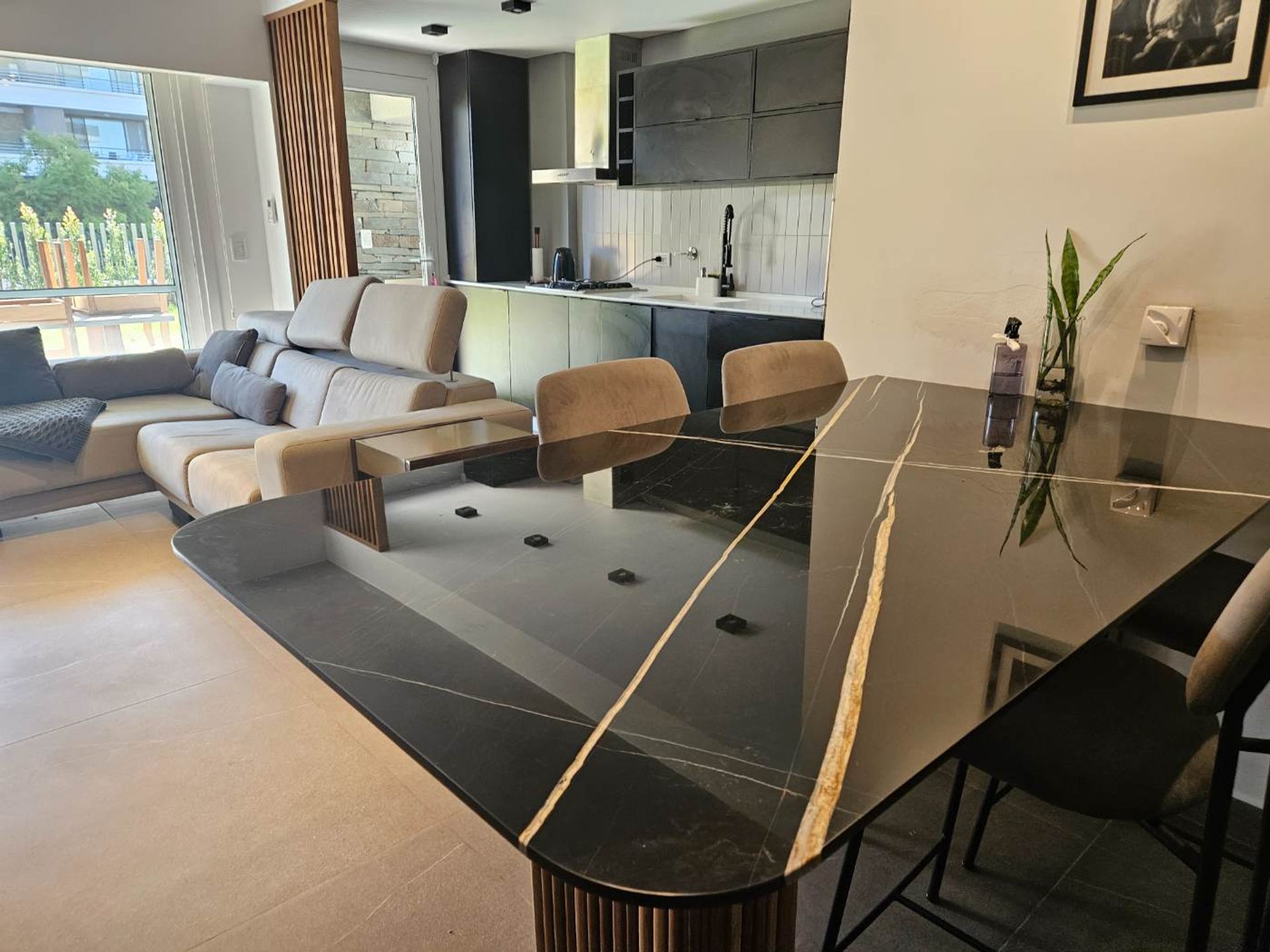 VENTA DEPTO 2 amb. c/ jardín 2 cocheras NORDELTA