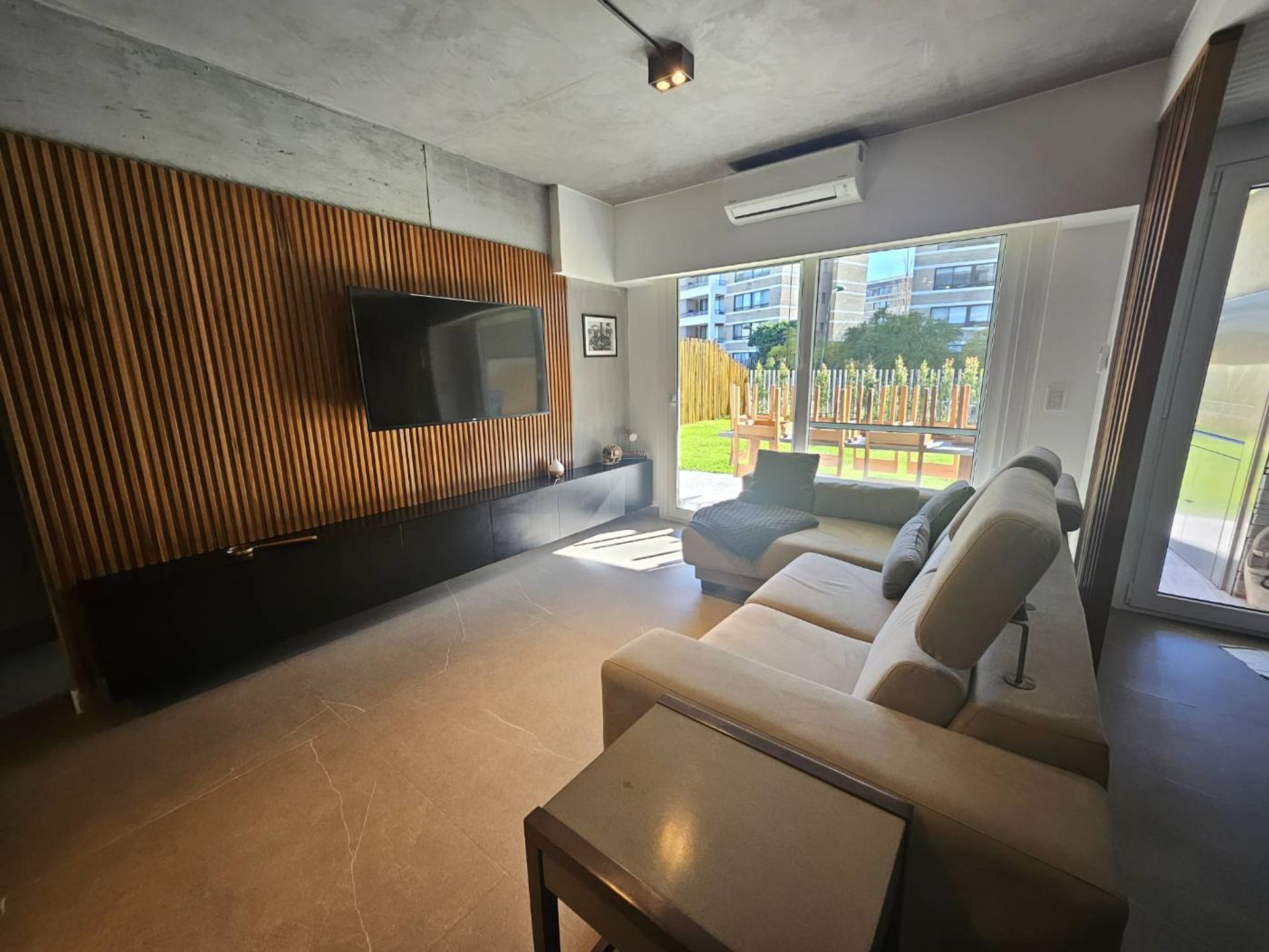 VENTA DEPTO 2 amb. c/ jardín 2 cocheras NORDELTA