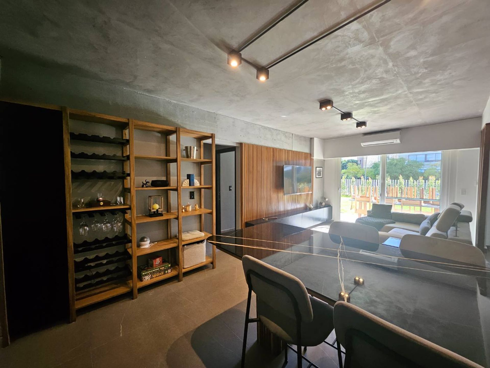VENTA DEPTO 2 amb. c/ jardín 2 cocheras NORDELTA