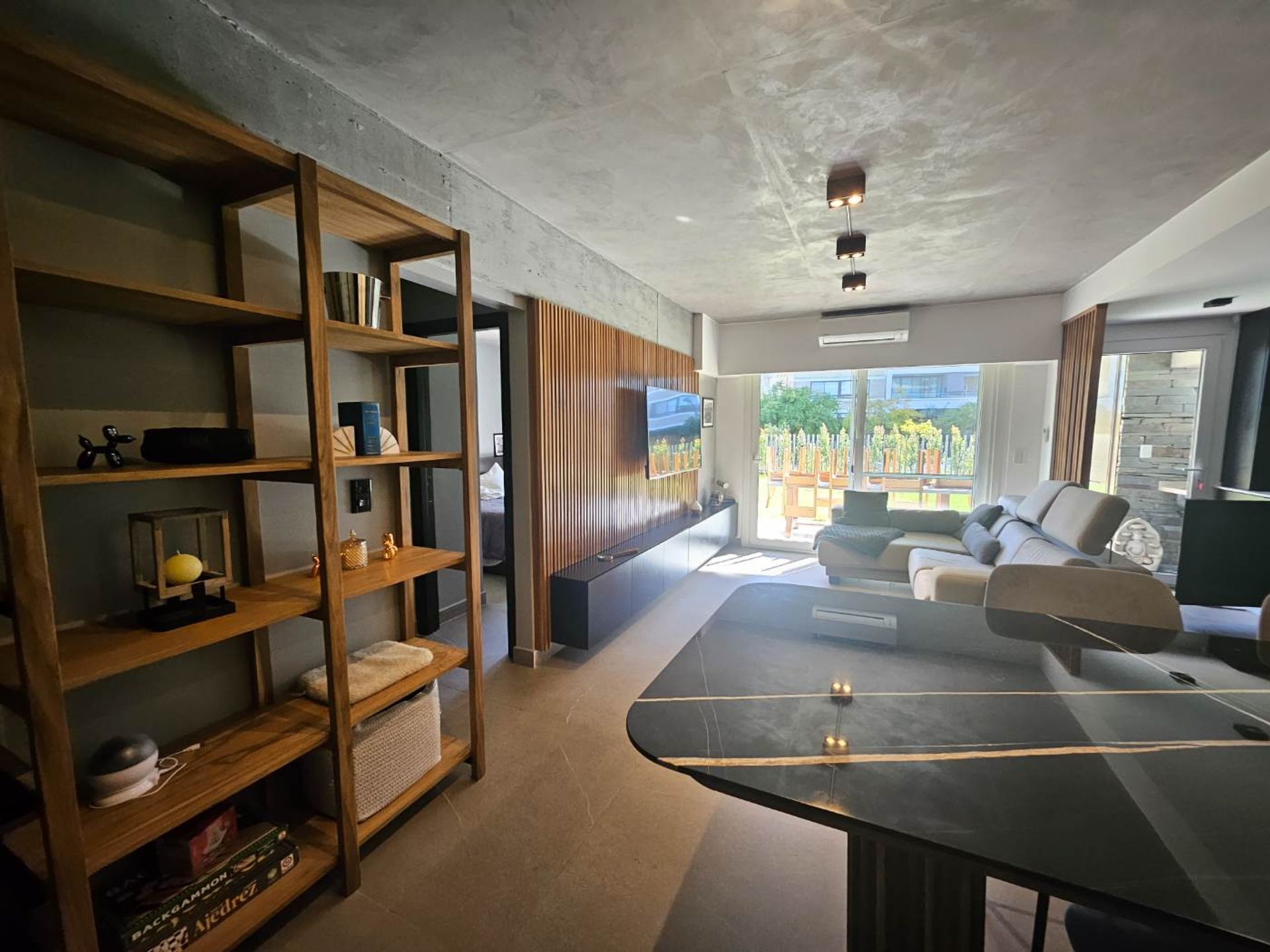 VENTA DEPTO 2 amb. c/ jardín 2 cocheras NORDELTA
