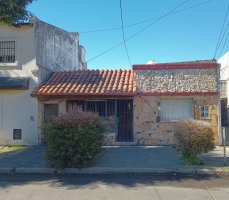 House for Sale – 4 Rooms + 3 Apartments, Tigre