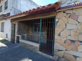 House for Sale – 4 Rooms + 3 Apartments, Tigre