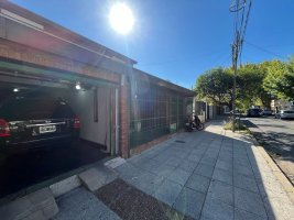Venta Chalet de Dos Pisos en Vicente Lopez