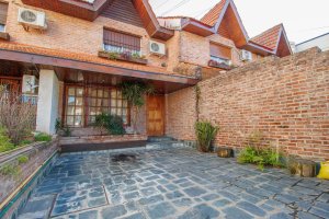 FOR SALE Triplex 5 rooms Olivos Garage