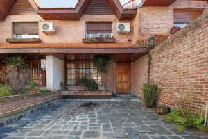 FOR SALE Triplex 5 rooms Olivos Garage