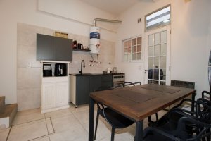 For Sale Ph Front-Facing 3 Rooms with Garage in Florida