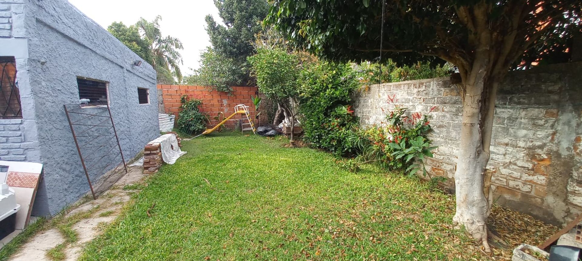 Casa de 3 amb. gran jardin, galeria y cochera x2