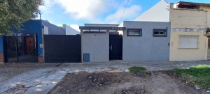 Casa de 3 amb. gran jardin, galeria y cochera x2
