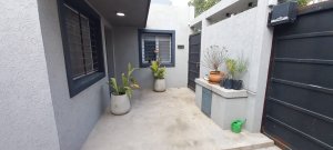 Casa de 3 amb. gran jardin, galeria y cochera x2