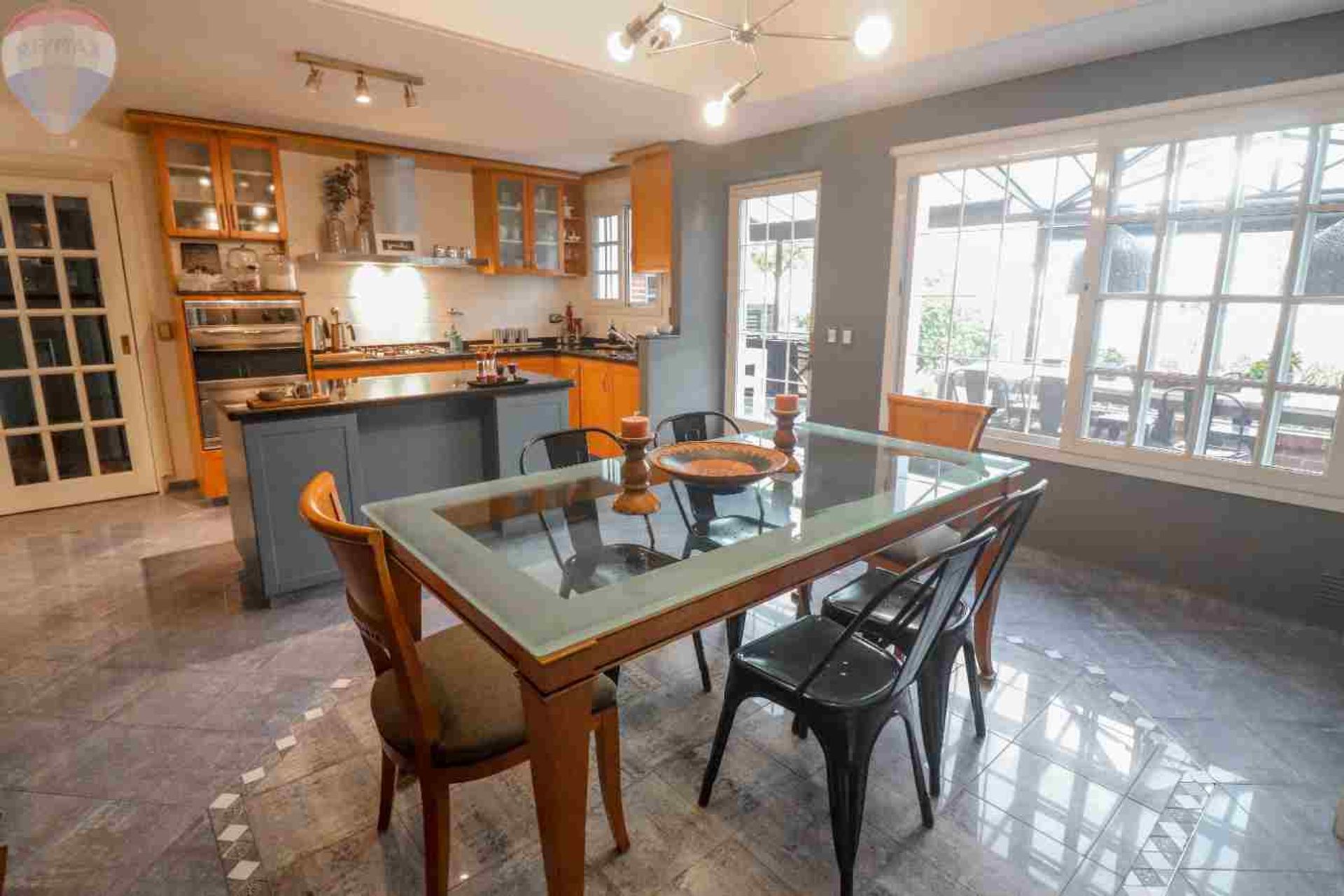 Venta Casa en Martínez 6 ambientes+playroom+escrit