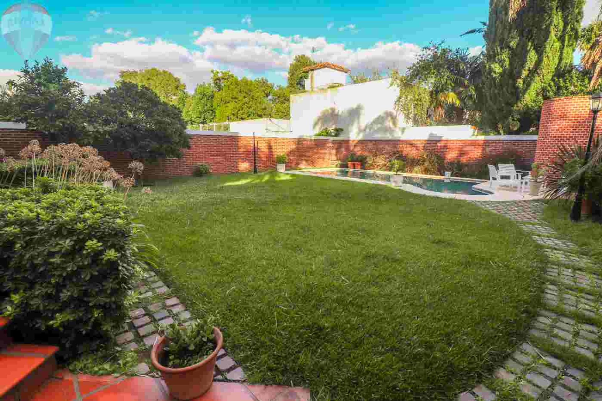 Venta Casa en Martínez 6 ambientes+playroom+escrit