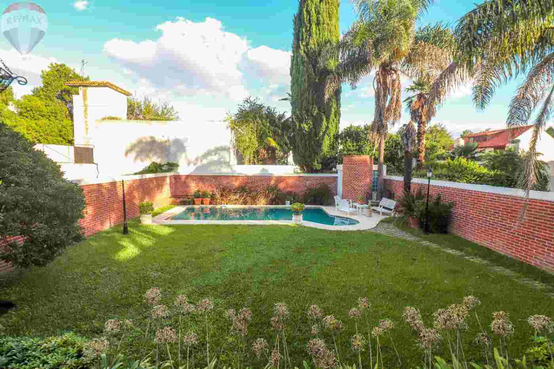Venta Casa en Martínez 6 ambientes+playroom+escrit