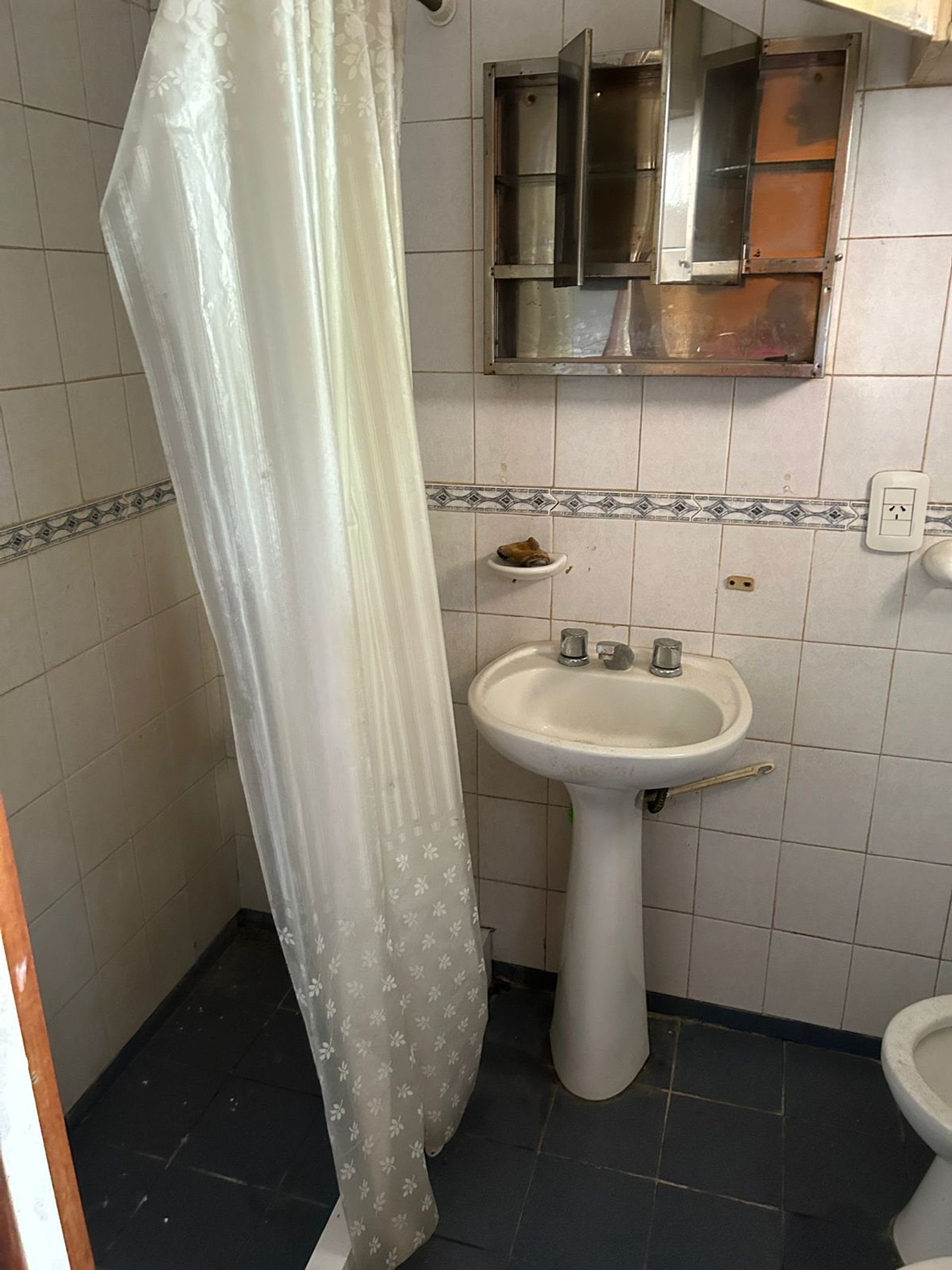 Venta casa 3 ambientes + depto en Beccar