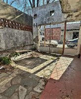 House to renovate on own lot of 334 square meters