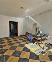 House to renovate on own lot of 334 square meters