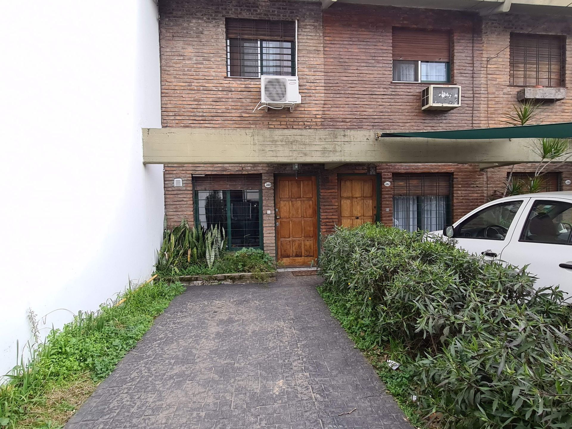Venta duplex 3 ambientes con jardín Olivos