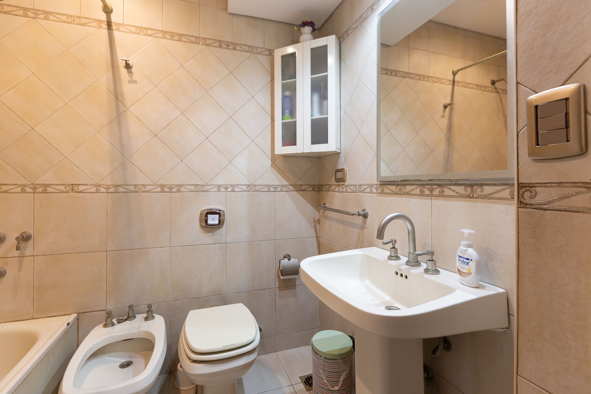 CASA MULTIFAMILIAR EN BOULOGNE, SAN ISIDRO Permuta