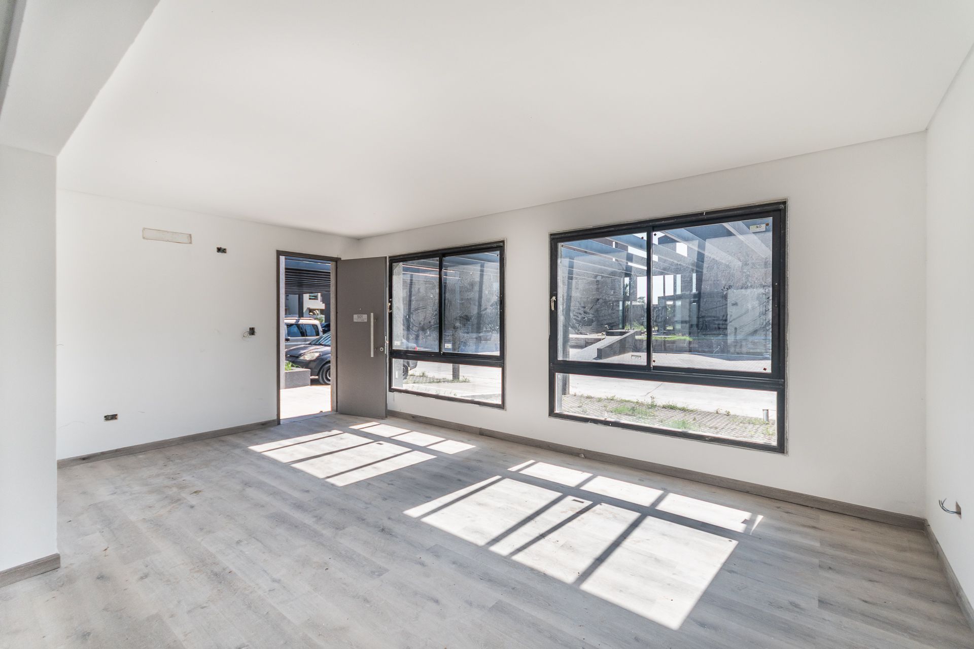 Venta depto. 4 amb. , cochera y jardin. Nordelta