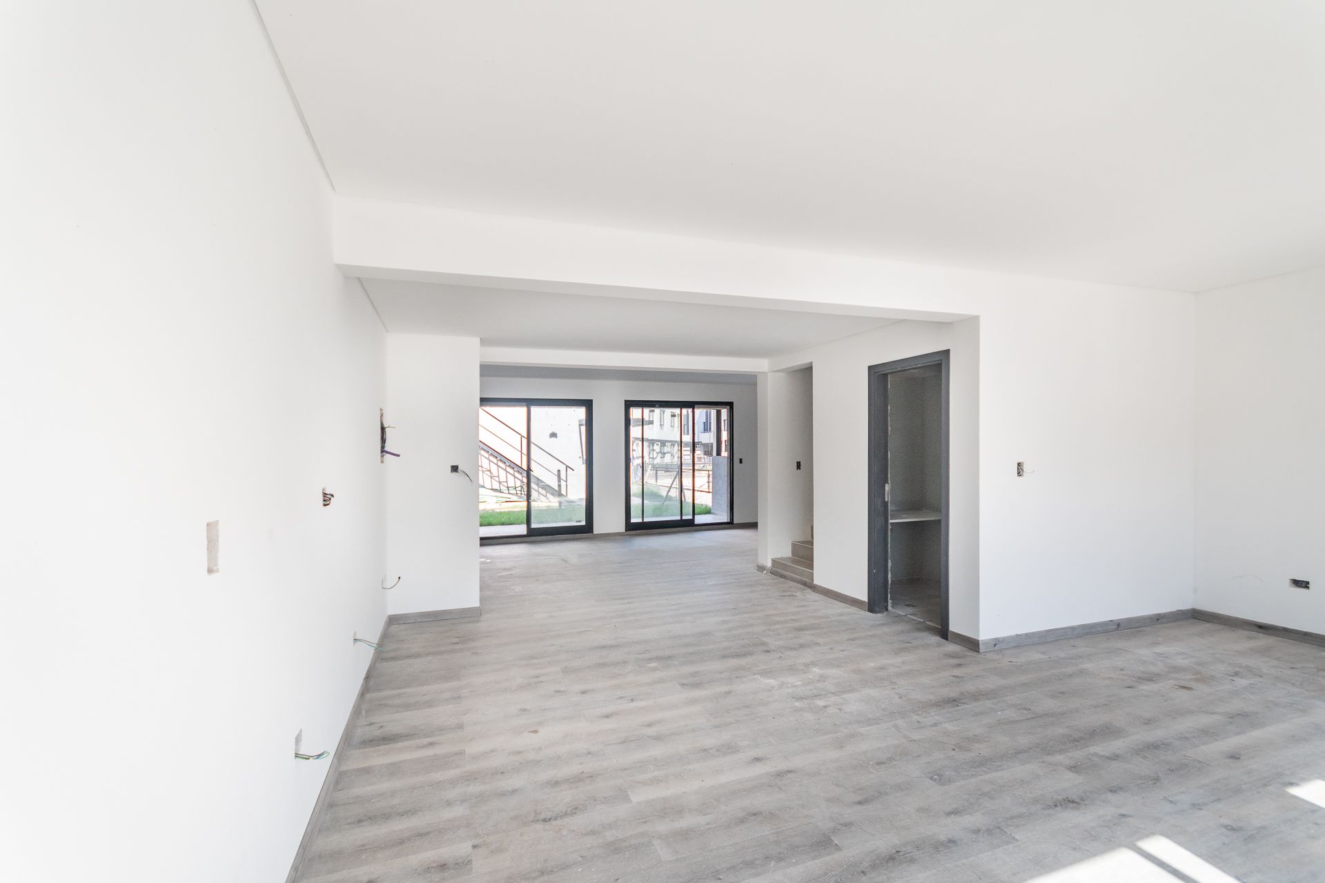 Venta depto. 4 amb. , cochera y jardin. Nordelta