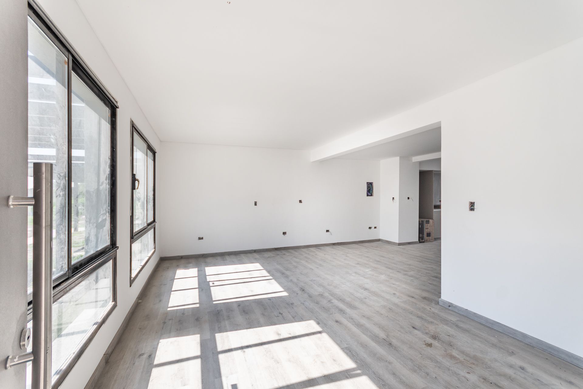 Venta depto. 4 amb. , cochera y jardin. Nordelta