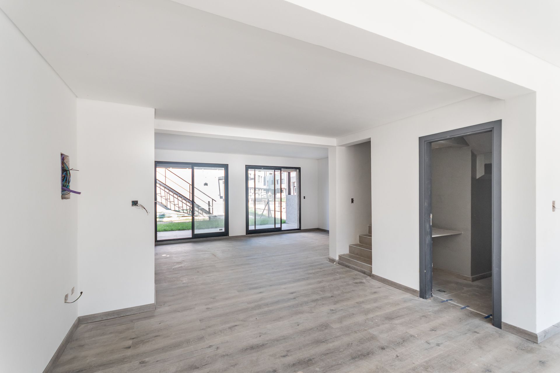 Venta depto. 4 amb. , cochera y jardin. Nordelta