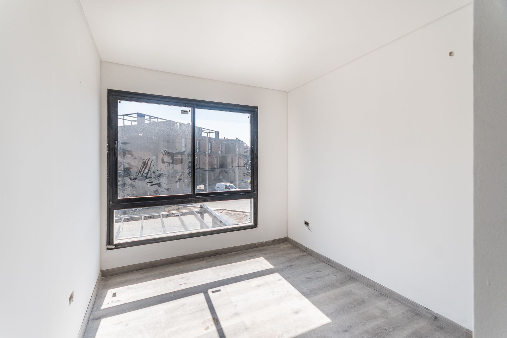 Venta depto. 4 amb. , cochera y jardin. Nordelta