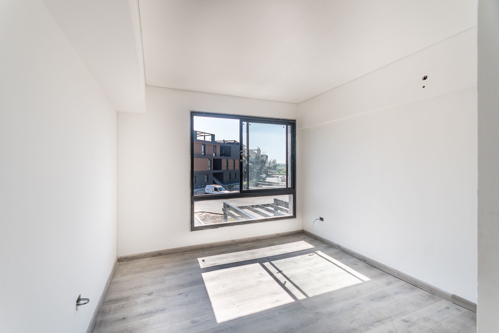 Venta depto. 4 amb. , cochera y jardin. Nordelta