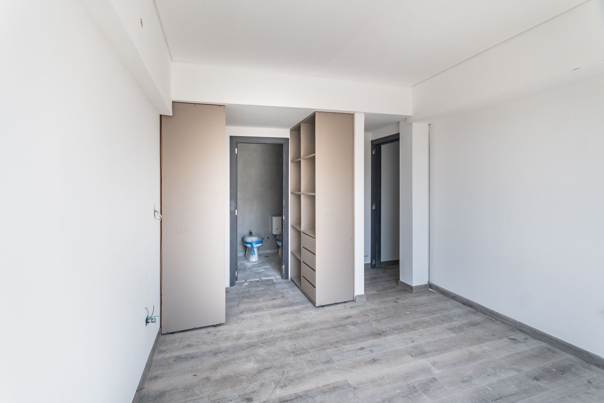 Venta depto. 4 amb. , cochera y jardin. Nordelta