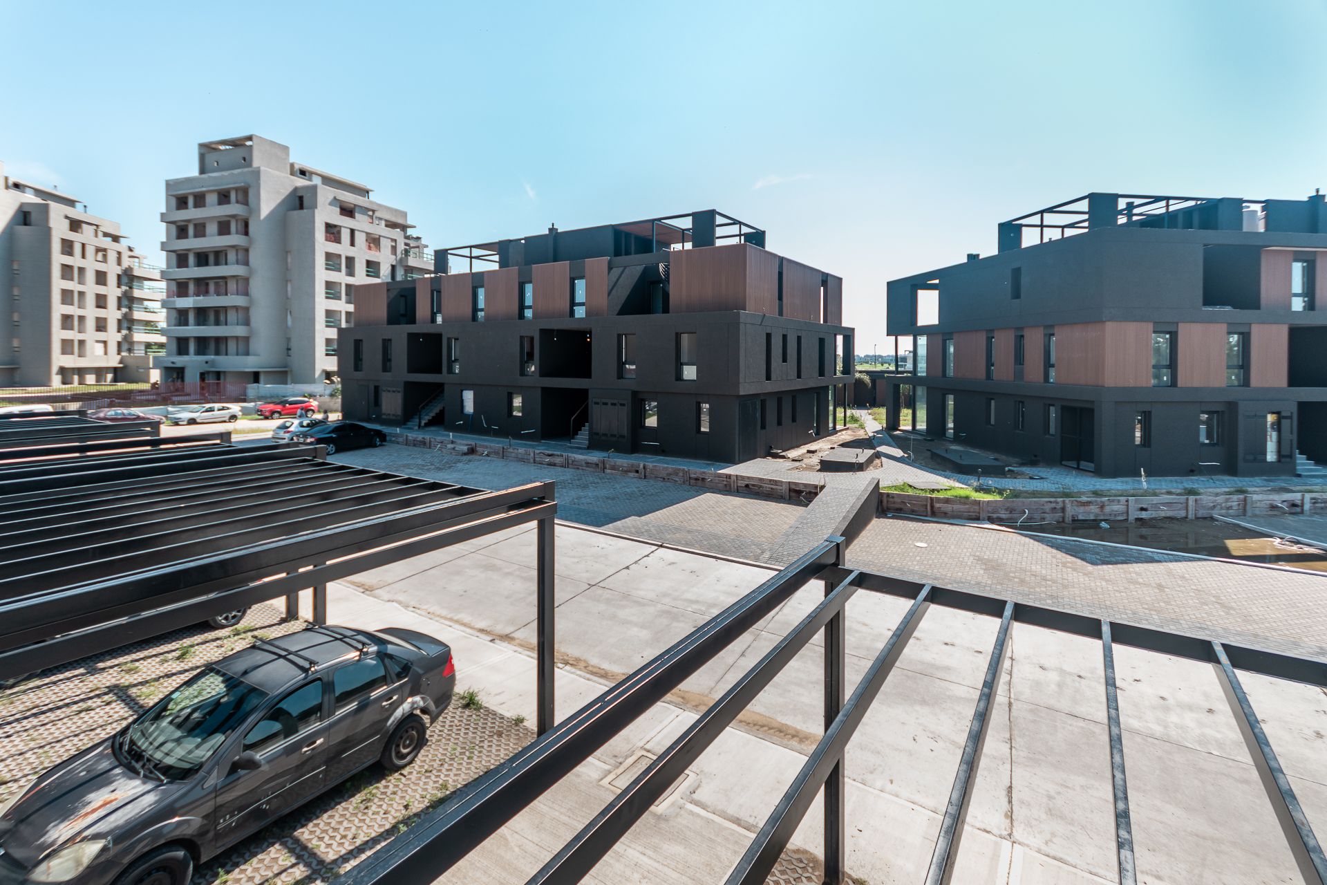 Venta depto. 4 amb. , cochera y jardin. Nordelta