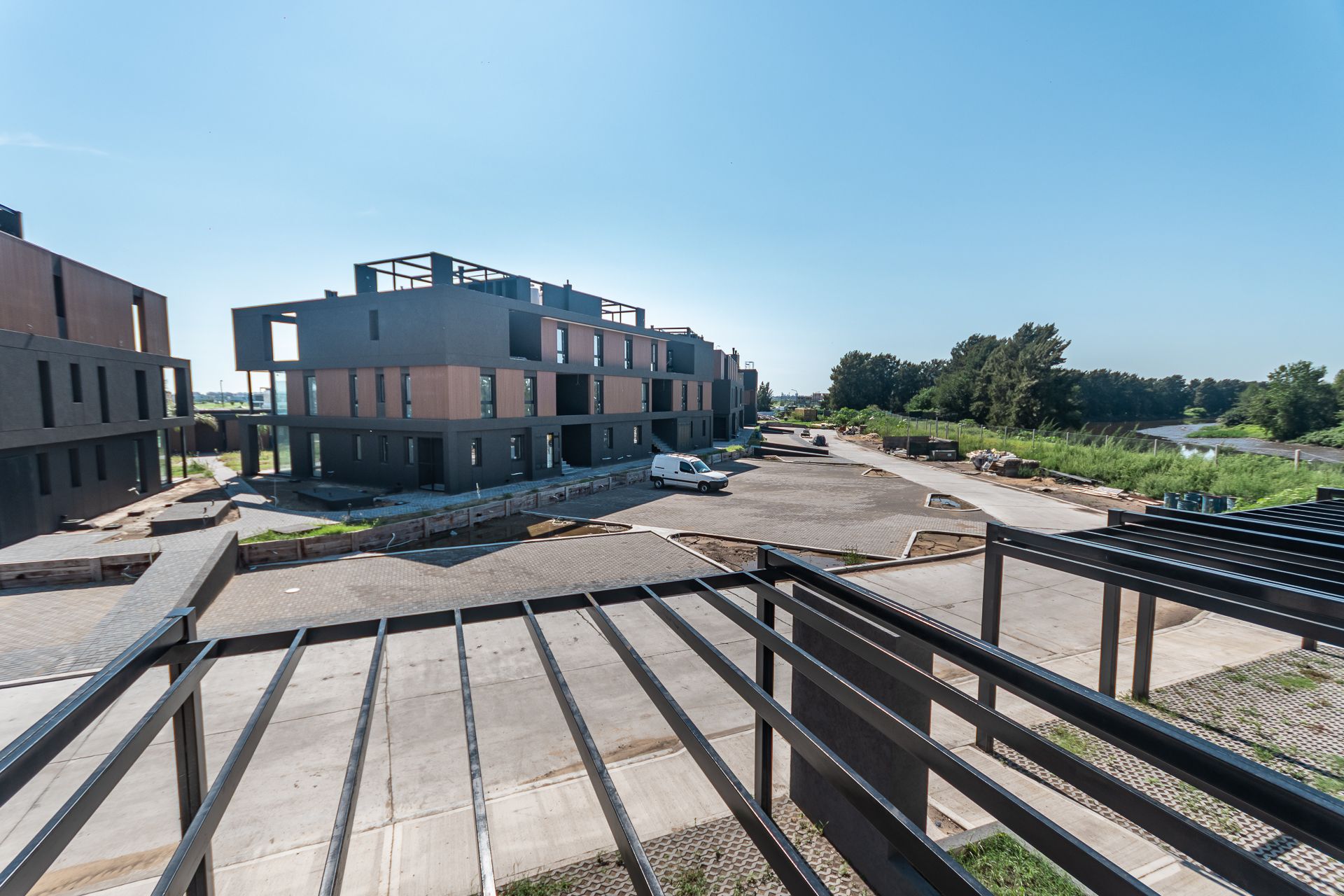 Venta depto. 4 amb. , cochera y jardin. Nordelta